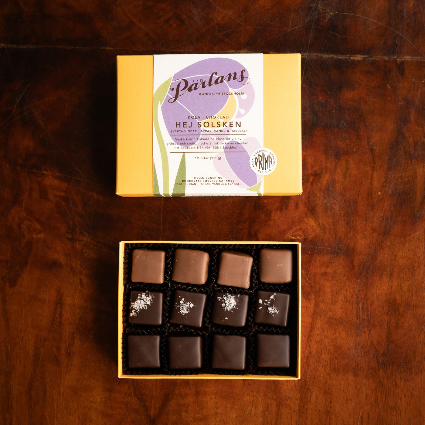Soft caramels in chocolate, perfect as agift or to treat yourself. Handmade by Pärlans Konfektyr in Stockholm.