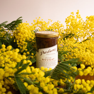 A classy and elegant jar, filled with the best-of-the-best of Pärlans, our golden, glorious caramel sauce. This beauty is the perfect present to bring to a party and should be a staple in your pantry at home. Don’t worry - if you like to stick your spoon straight into the jar from time to time, we won’t tell on you!<br><br>HAZELNUT – This sauce is a sheer celebration of the nuttiness of roasted hazelnuts, with just a pinch of sea salt. The chocolate in the background pairs gourgesly with the caramel, a nutty treasure!