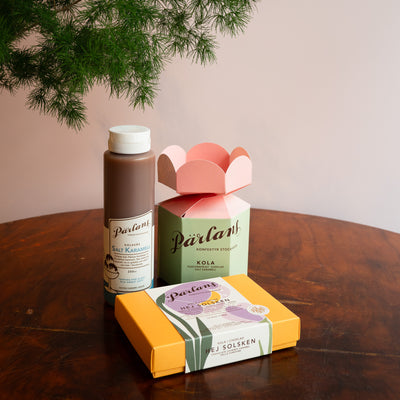 A lovely kit with carefully selected goodies for the season - at an extra tasty price. Treat yourself or pamper someone you love. In this kit you get a FLOWER, HELLO SUNSHINE 12 pieces and caramel sauce SALTED CARAMEL.