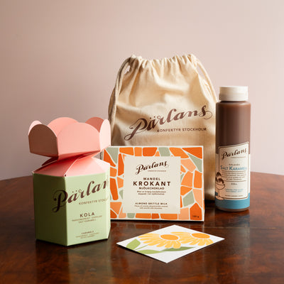 A thoughtful gift bag full of goodies for mom on Mother's Day! Handmade by us at Pärlans Konfektyr in Stockholm.