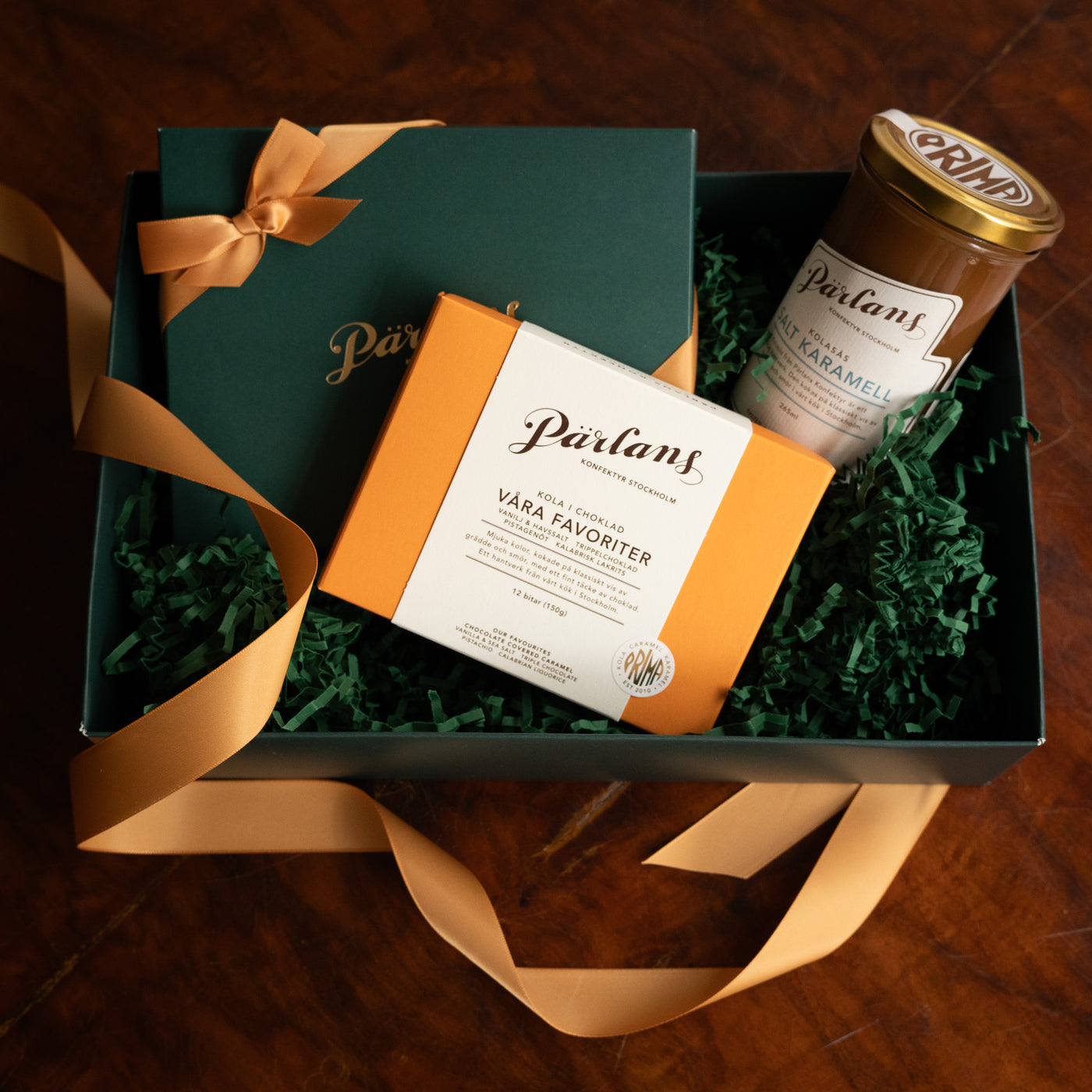 A magnificent, dark-green gift box with a festive ribbon, filled with sweets from our confectionery. Carefully selected to suit a range of flavours and occasions. The perfect birthday present, a gift for colleagues, or a holiday delight for someone you love. Choose your favourite box or order an empty one to fill yourself!