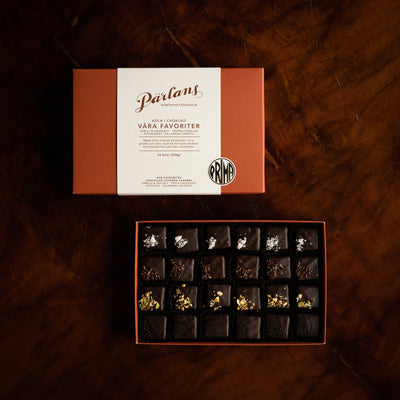 A lovely box of smooth and buttery caramels, dipped in dark chocolate – the perfect gift. These twelve treats are a selection of our four favourite flavours, VANILLA & SEA SALT, TRIPLE CHOCOLATE, CALABRIAN LIQUORICE and PISTACHIO.