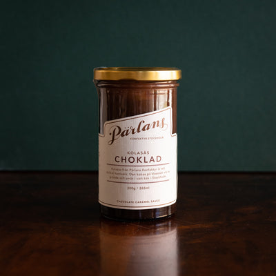 <br>CHOCOLATE – This caramel sauce combines the best of both worlds - the rich darkness of chocolate and the lighter sweetness of caramel, pure chocolatey goodness.